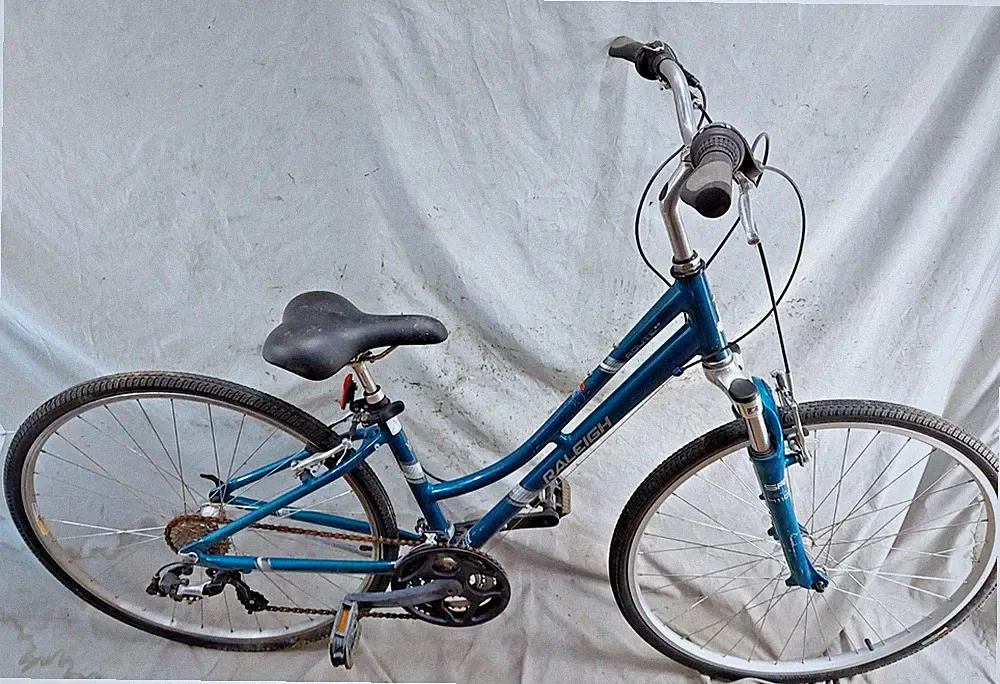 2018 Raleigh Route 3.0 Hybrid Bike 16" Medium Shimano Grip V-Brakes 21 Speed